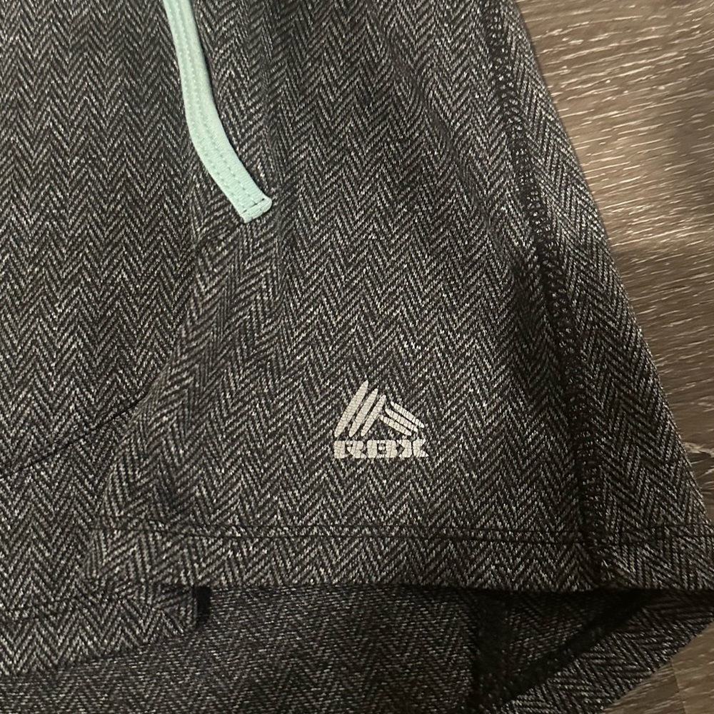 Two women size medium RBX althletic long sleeve tops - Picture 6 of 7